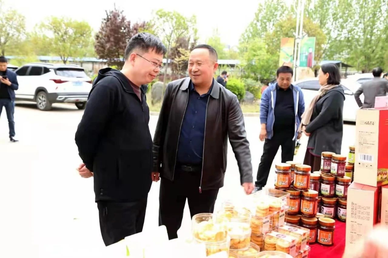 聚商聯(lián)盟協(xié)會(huì )彭磊會(huì )長(cháng)一行蒞臨河南三味奇